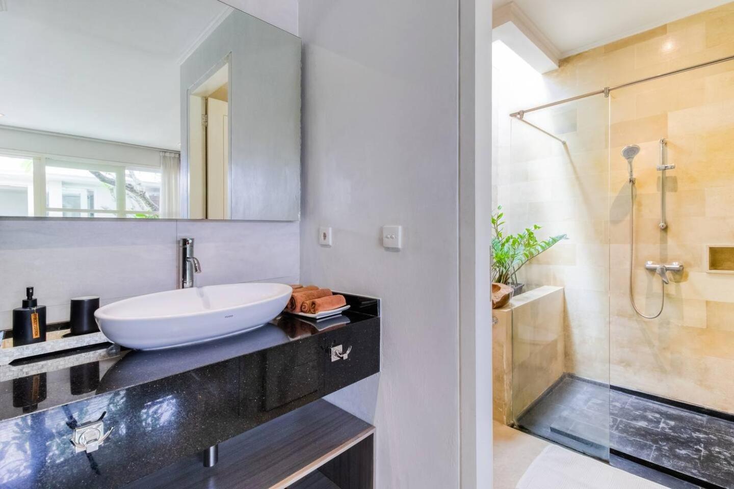 Private 2 Bed Pool In Bustling Petitenget Villa *